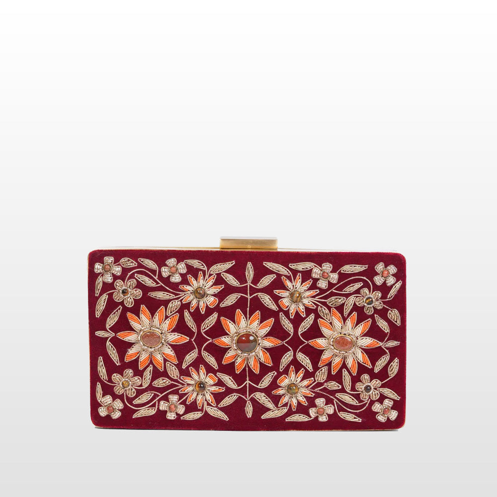 Zarin Gul – Beige Zardosi Velvet Clutch