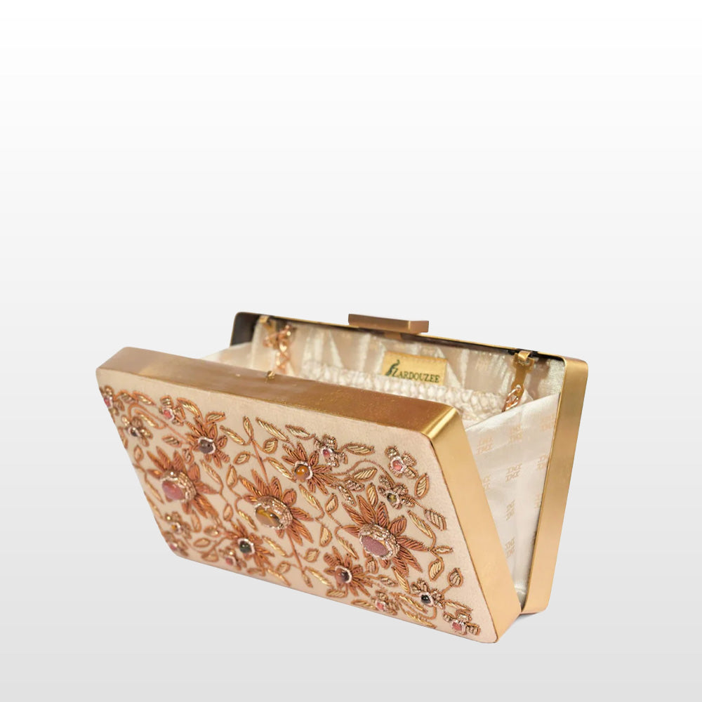 Zarin Gul – Beige Zardosi Velvet Clutch